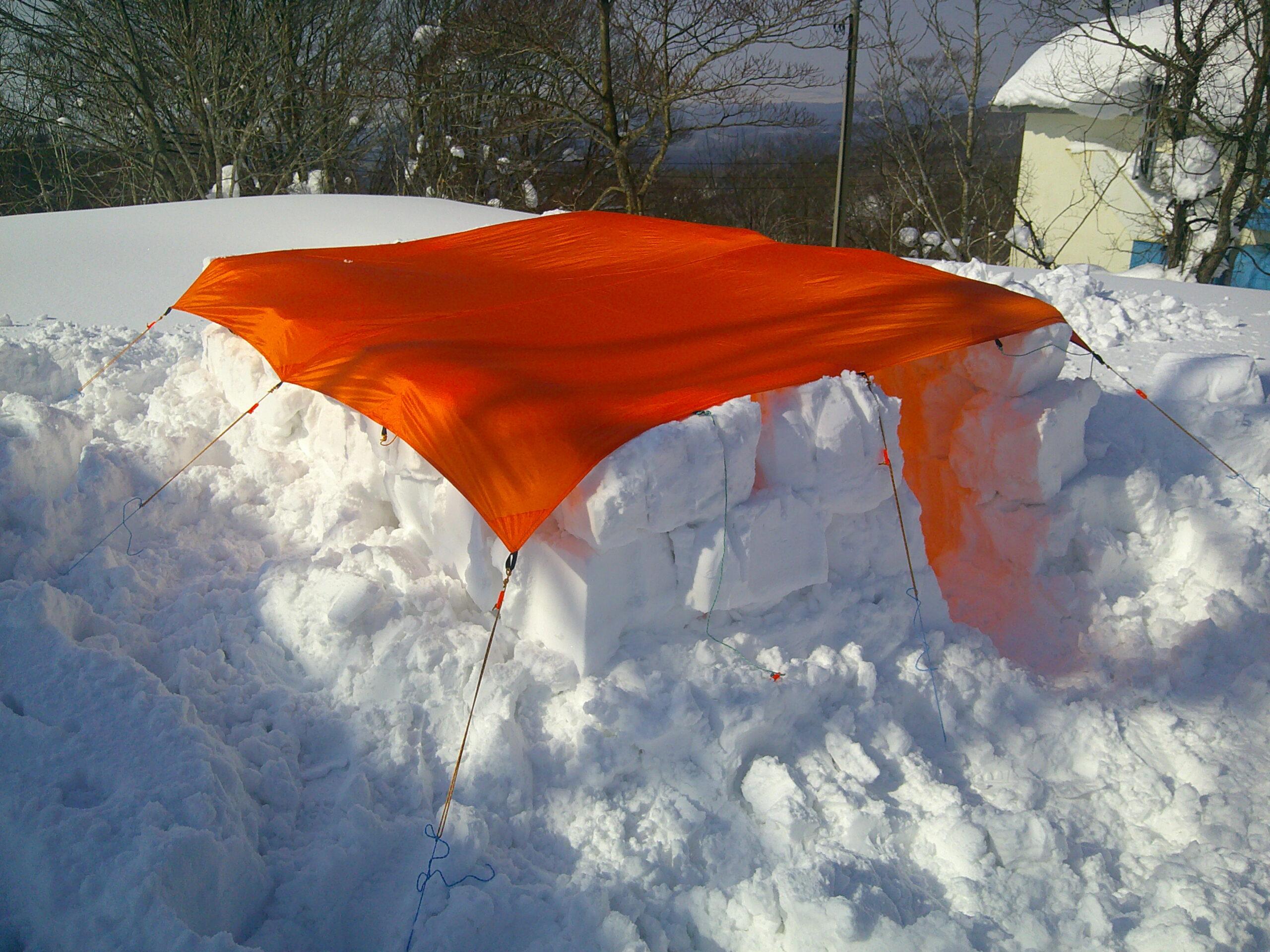 半竪穴式雪洞の築造